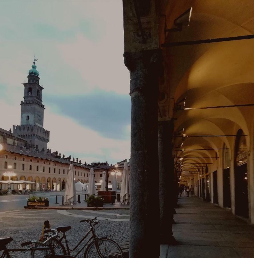 La Via Per Milano Ξενοδοχείο Vigevano Εξωτερικό φωτογραφία